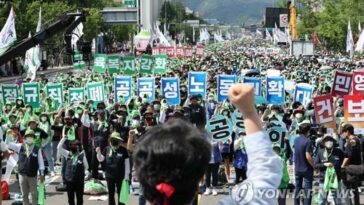 Sindicato paraguas organiza mítines masivos en Seúl en medio de un calor abrasador