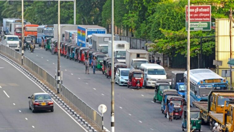 Sri Lanka se paraliza a medida que se reducen las reservas de combustible