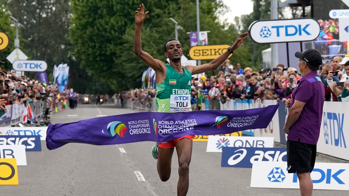 Tola lidera 1-2 final de Etiopía en maratón en Worlds
