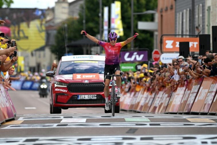 Tour de France Femmes 2022: Marlen Reusser produce un ataque punzante en solitario para ganar la cuarta etapa
