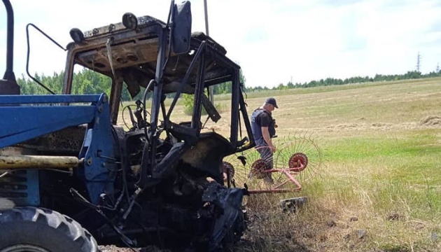 Tractor explota en el mío en el campo fuera de Kharkiv, conductor muerto
