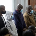 Tribunal de Kenia condena a 3 policías, informantes de asesinato