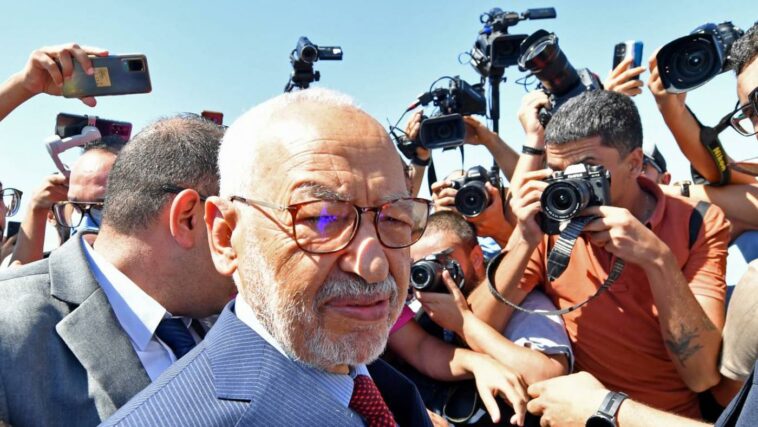 Rached Ghannouchi, líder del partido Ennahda de Túnez, llega a la oficina del fiscal antiterrorista de Túnez en Túnez (AFP)