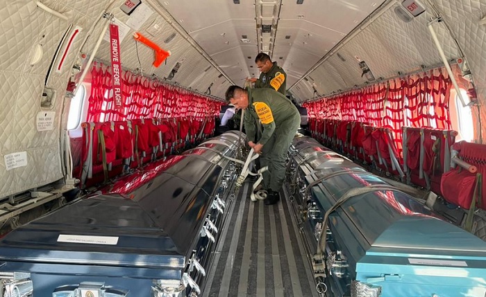 Un avión de la fuerza aérea mexicana voló desde San Antonio de regreso a México con ocho cuerpos de migrantes que murieron en la tragedia de San Antonio
