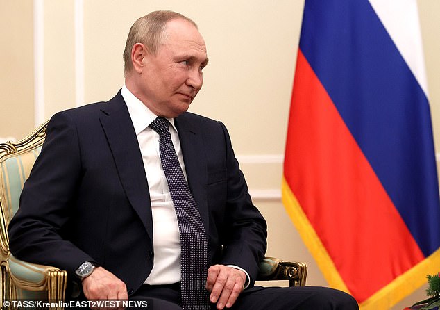 Un 'doble' de cuerpo de Vladimir Putin podría haber sido utilizado para su llegada a una cumbre en Teherán esta semana, según el jefe de la inteligencia militar ucraniana