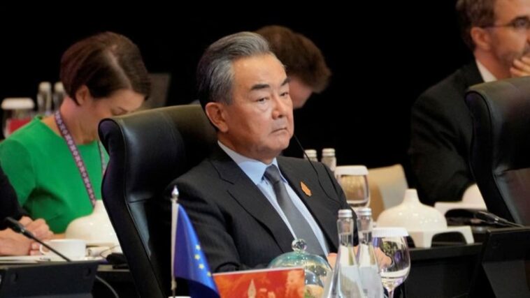 Wang Yi de China le dice a Australia que actúe como socio, no como oponente