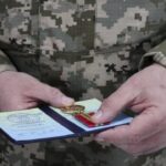 Zelensky firma decretos para entregar premios estatales a soldados ucranianos