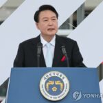 (AMPLIACIÓN) Yoon se compromete a mejorar los lazos con Japón y ofrece ayuda económica a cambio de la desnuclearización de NK