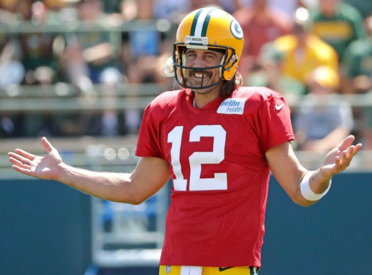 Aaron Rodgers considera que las luchas de la ofensiva de los Packers en el campamento son positivas
