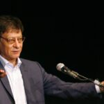 Académicos israelíes exigen que la universidad retire la denuncia contra el estudiante que citó a Mahmoud Darwish