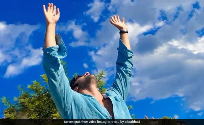 Alia Bhatt Shares An Adorable Video Of Ranbir Kapoor Dancing To Brahmastra Song In Italy