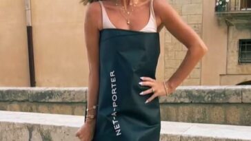 'Usando net-a-porter couture': Amanda Holden transformó una bolsa de ropa en un mini vestido mientras estaba de vacaciones en Sicilia en Instagram el jueves