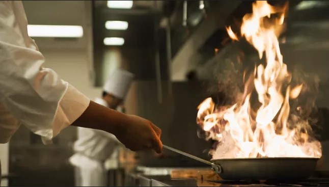 Así es como este chef viral de TikTok cocina la cena por menos de $ 10 |  La crónica de Michigan