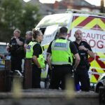 Una gran presencia policial, que incluía una furgoneta de traslado de perros, fue fotografiada en Nottingham Road, Ikeston, pero hasta ahora los oficiales no han confirmado el ataque.