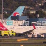 Más de cien pasajeros fueron retirados del avión QF91 (en la foto) que debía volar de Sydney a Nueva Caledonia luego de informes de un motor incendiado el domingo por la mañana.