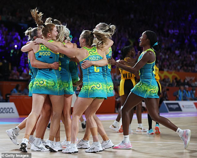 Los Diamantes de Australia han recuperado su corona de netball de los Juegos de la Commonwealth, vengándose de Jamaica 55-51 en la final.