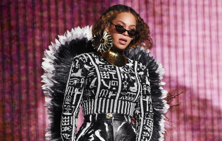 Beyoncé es la primera mujer en encabezar las listas de álbumes de Estados Unidos en 2022 con 'Renacimiento'