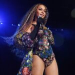 Beyoncé gana el cuarto álbum número uno mientras que Cribs entra en el top 40 con relanzamientos