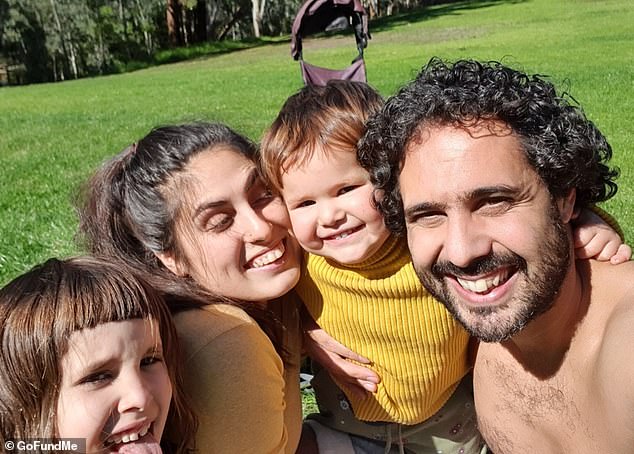 La familia Tomarchio de Melbourne ha vivido en Australia durante siete años (en la foto, de izquierda a derecha: Solejai, Lucia, Uma y Giuseppe)