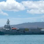 La Marina finalmente está avanzando con sus planes para desatar una flota de buques de guerra robóticos.  Aquí está el buque de superficie no tripulado Ranger saliendo de Pearl Harbor