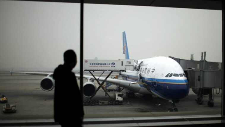 China acorta suspensiones de vuelos internacionales vinculados a casos de COVID-19