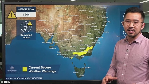 Jonathan How de la Oficina de Meteorología (en la foto) dijo que el fuerte frente frío que se dirige desde Australia Occidental hacia el sureste del país podría provocar nuevas inundaciones en tres estados.