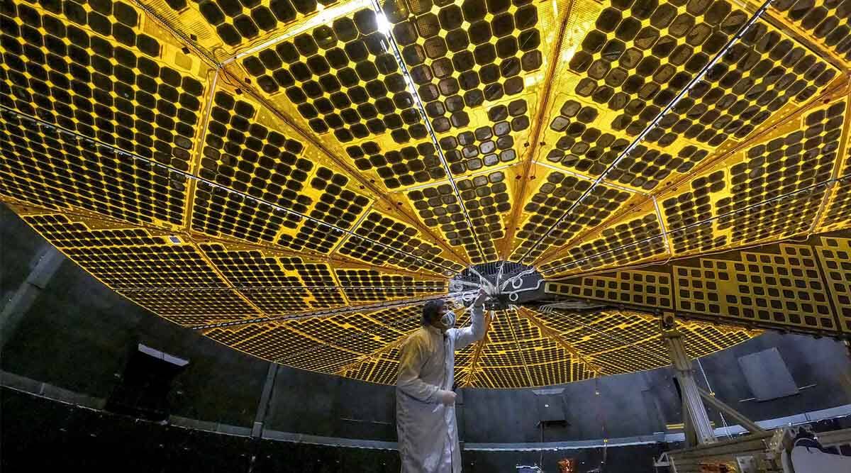 Cómo los científicos arreglaron la matriz solar de la sonda Lucy mientras estaba en el espacio
