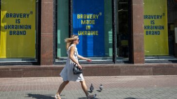 Con 'valentía' como su nueva marca, Ucrania está convirtiendo la publicidad en un arma de guerra