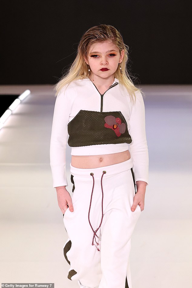 Noella McMaher se convirtió en la modelo transgénero más joven en caminar por la pasarela en un desfile de moda en Nueva York la semana pasada y está lista para 