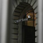 Credit Suisse golpeado con rebajas de acciones y créditos después de la caída de las ganancias