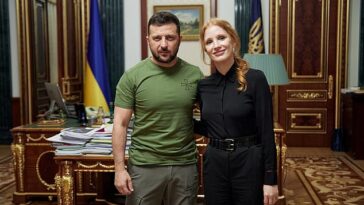 Gratitud: el presidente ucraniano Volodymyr Zelenskyy, de 44 años, elogió a la actriz Jessica Chastain, de 45 años, por ayudar a su país en medio del conflicto en curso de la nación con Rusia.
