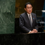 El primer ministro de Japón, Fumio Kishida, se dirige a la Asamblea General de las Naciones Unidas durante la conferencia de revisión del Tratado de No Proliferación Nuclear en la ciudad de Nueva York, Estados Unidos, el 1 de agosto de 2022. (Reuters)