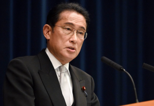 El primer ministro japonés, Fumio Kishida, habla en una conferencia de prensa en su oficina en Tokio el 10 de agosto de 2022, luego de reorganizar su gabinete.  (Mainichi/Kan Takeuchi)