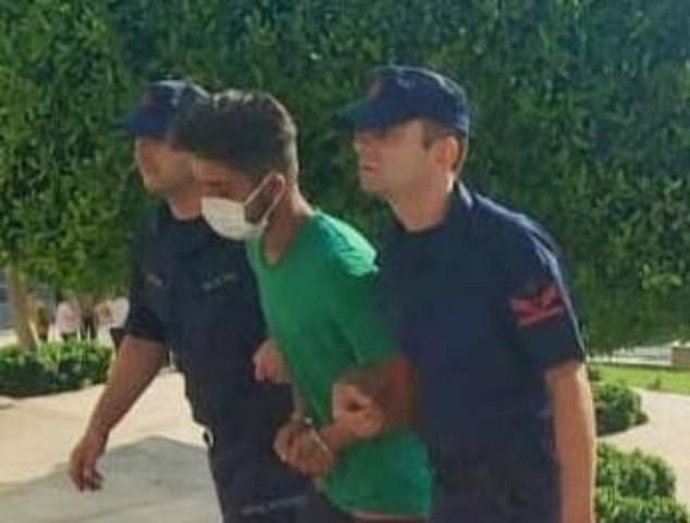Esta es la primera imagen de Tamer Altindag, de 22 años, el patrón de la lancha rápida acusado de conducir de manera imprudente que llevó a la muerte de la turista británica Anna Capuano en un terrible accidente en Turquía.