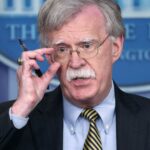Estados Unidos acusa a ciudadano iraní de complot para asesinar al exasesor de Trump, John Bolton