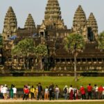 Estados Unidos devuelve 30 obras de arte antiguas robadas a Camboya