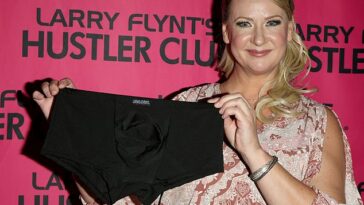 Carrie Reichert, en la foto, que ahora se hace llamar Carrie Royale, de 43 años, mostró la ropa interior, que cree que podría subastarse por hasta $ 1 millón (£ 825,7 millones) según TMZ