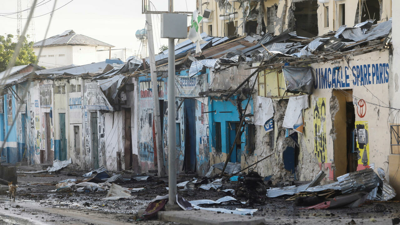 Fuerzas somalíes ponen fin a mortífero asedio a hotel de Al-Shabaab
