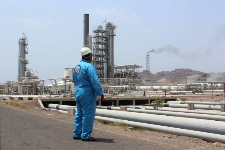 Funcionario hutí dice que más de $ 13 mil millones de la riqueza petrolera de Yemen fueron 'saqueados' durante 5 años