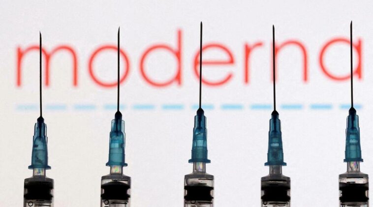 Gran Bretaña es el primero en aprobar la vacuna contra el COVID adaptada a Omicron