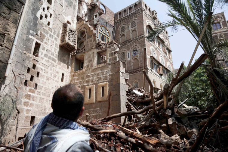 Inundaciones matan al menos a 91 personas en Yemen