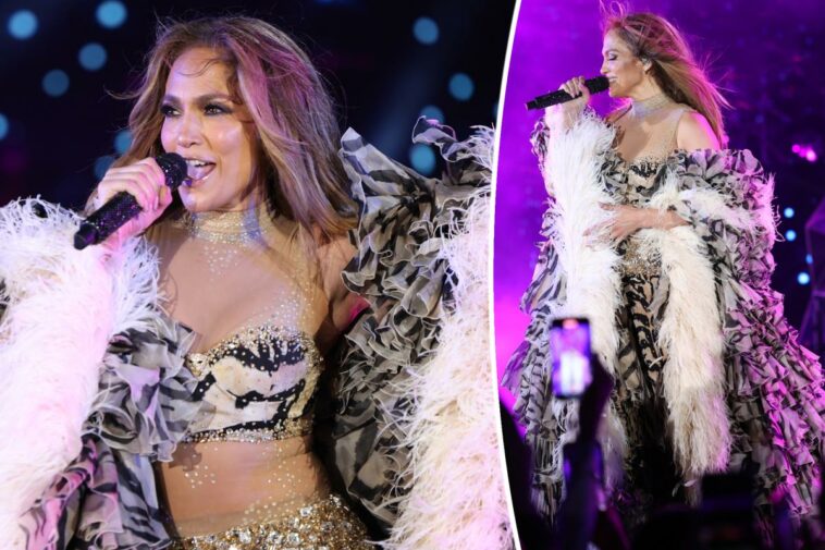 Jennifer Lopez luce un look salvaje en LuisaViaRoma x Unicef ​​Capri Gala 2022