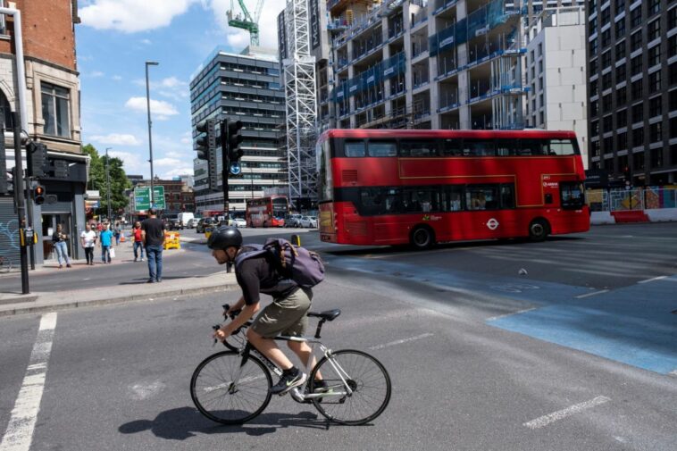 Jeremy Vine critica el consejo de Londres 'anti-ciclismo' después del viaje de 'espectáculo de terror' con su esposa