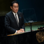 El primer ministro de Japón, Fumio Kishida, se dirige a la conferencia de revisión del Tratado de No Proliferación Nuclear (TNP) de 2022, en la Asamblea General de las Naciones Unidas el lunes.  ( AP )
