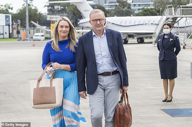 Anthony Albanese y su pareja Jodie Haydon.  Ha sido nombrada patrocinadora principal de la Galería Nacional de Retratos.