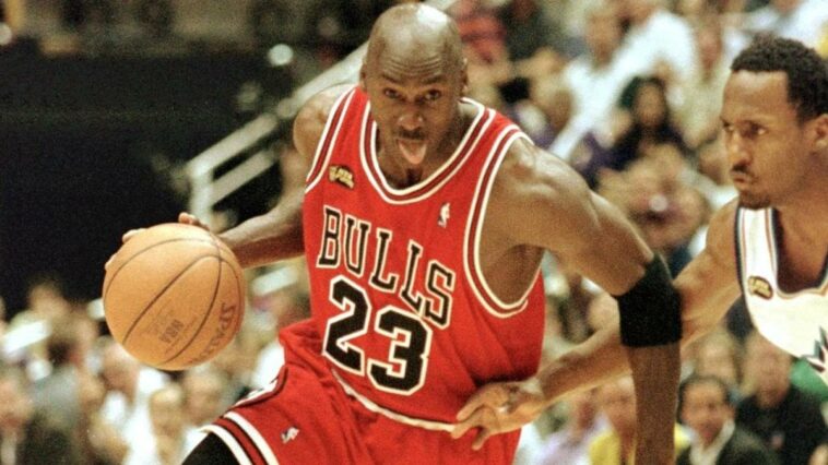 La camiseta de Michael Jordan de las Finales de la NBA de 1998 podría alcanzar los 5 millones de dólares en una subasta