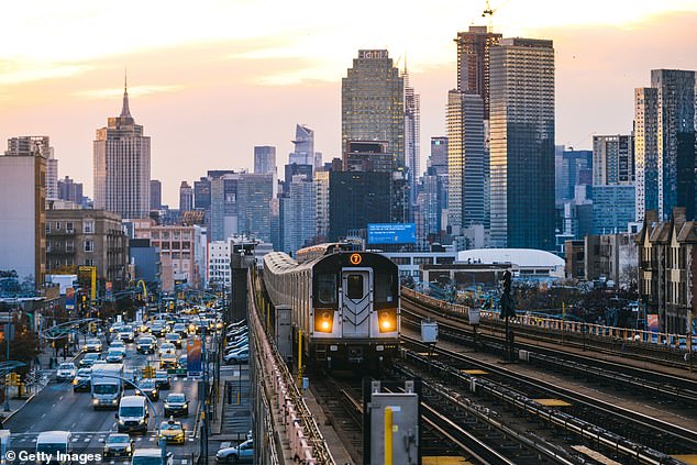 La Autoridad de Transporte Metropolitano está trabajando con Transit Wireless para brindar servicio Wi-Fi a las 191 estaciones de metro sobre el suelo