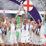 Las llamadas están creciendo esta mañana para un 'día de celebración' después de que el equipo de Sarina Wiegman (en la foto) hizo historia al convertirse en el primer equipo de Inglaterra en ganar un trofeo de fútbol importante desde 1966.