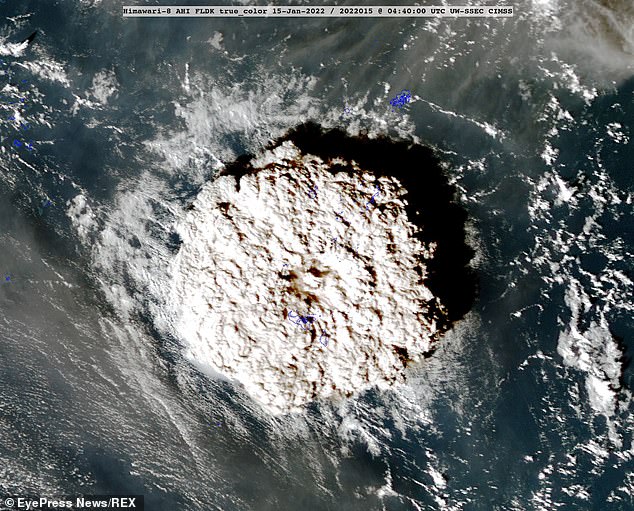 En un nuevo estudio, los expertos del Laboratorio de Propulsión a Chorro de la NASA predicen que el volumen de agua expulsado durante la erupción podría ser suficiente para afectar la temperatura promedio global.