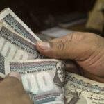 La moneda egipcia alcanza un mínimo casi histórico, a 19 libras por dólar